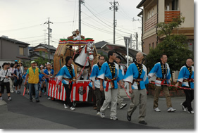 写真：よほほい祭りの様子1