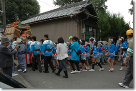 写真：よほほい祭りの様子2