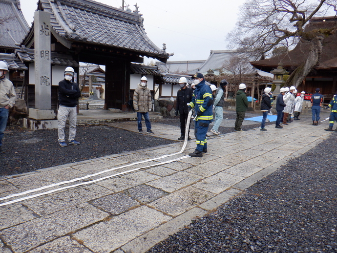 写真：ホース延長訓練の様子