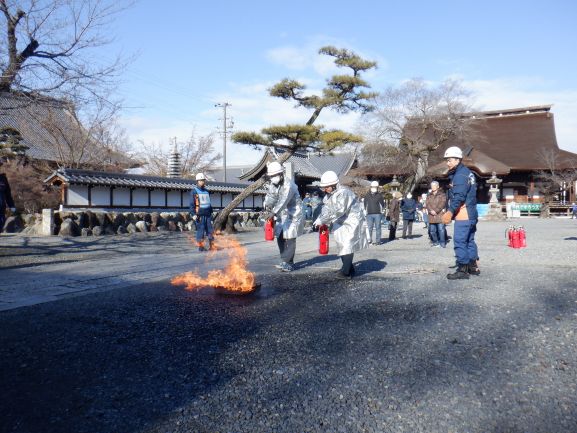 写真:消火器取り扱い訓練の様子