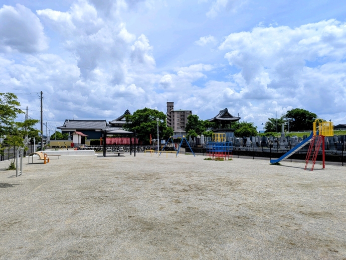 写真:広場施設の状況2