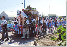 写真：よほほい祭り　行列の様子