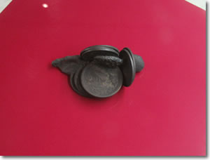 写真：関東大震災で高温のため銀が解けてくっついた硬貨