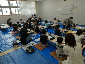 「書道を学ぼう」の様子