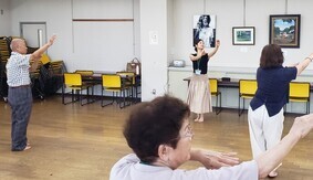 楽しいフラダンス 講座の様子