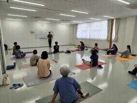 ゆるゆるヨガ 講座の様子