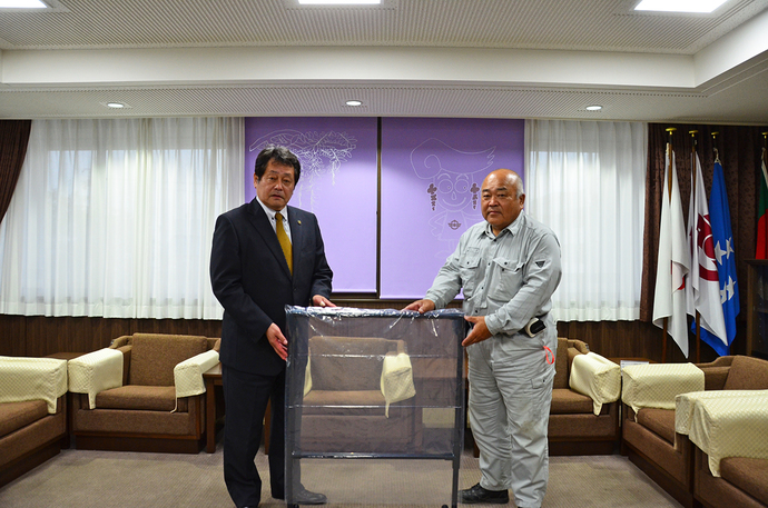柴田広美さんと市長の写真
