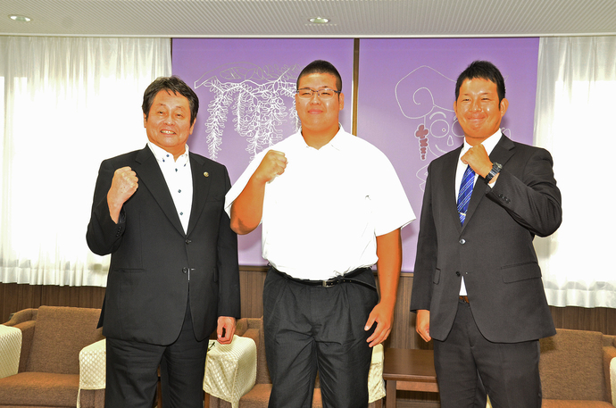 庭野夏海さんと澤田市長の写真