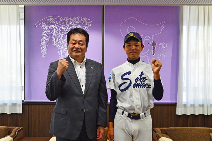 内田大晴さんと市長の写真