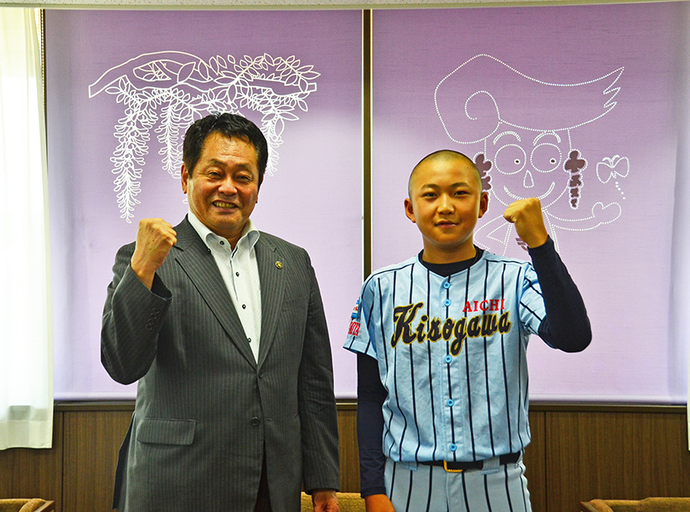 溝口瑛太さんと市長の写真