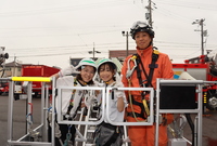 写真：はしご搭乗体験の様子3