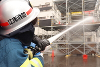 写真：放水体験の様子1