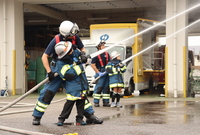 写真：放水体験の様子2