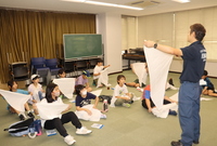 写真：救急体験の様子1