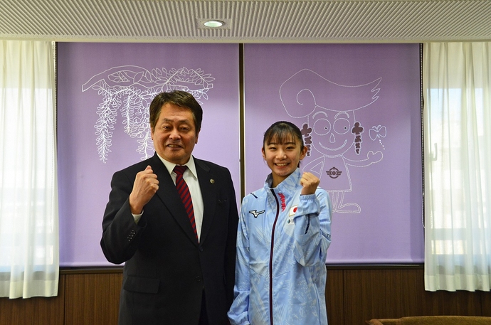 澤田市長と北折愛里さんの写真