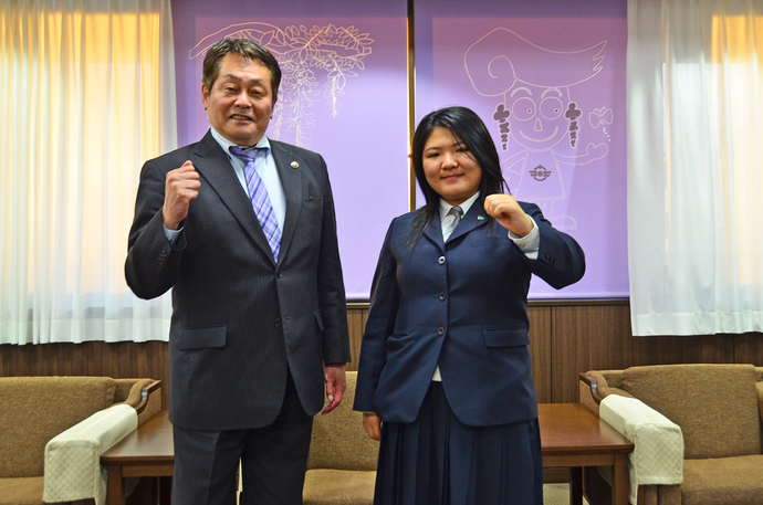 澤田市長と高木伶乃さんの写真