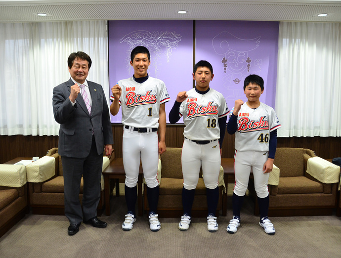 光山さん、満徳さん、村さんと澤田市長の写真