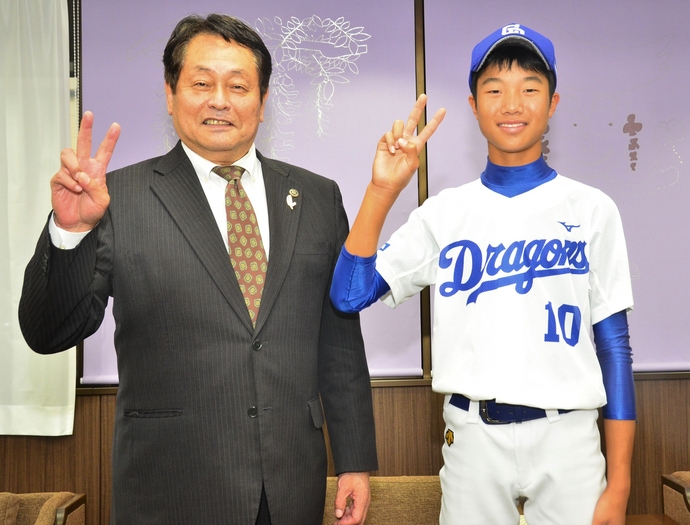 市長と海沼旺甫さんの写真