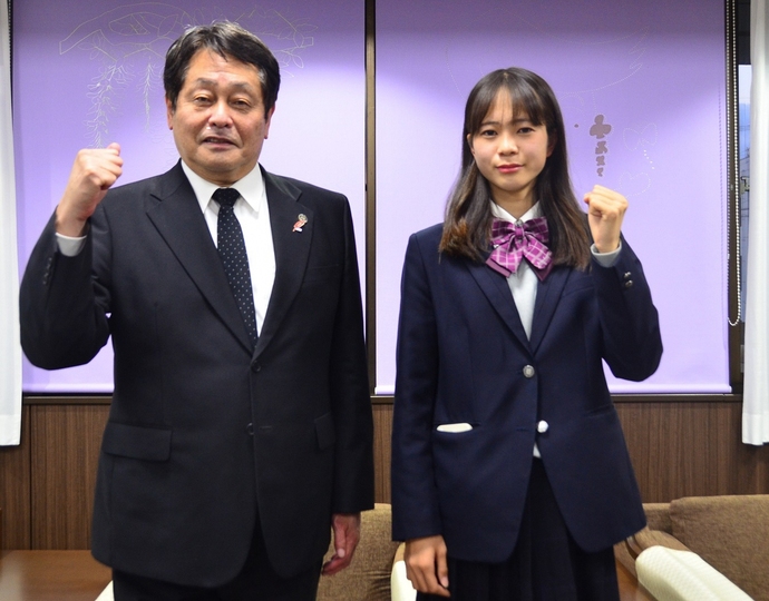 三島柚姫さんと澤田市長の写真