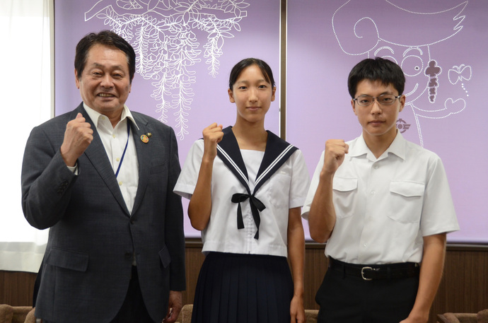 伊藤暖日さん、山本翔太さんと澤田市長の写真