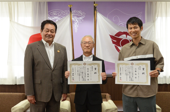 杉村さんと近藤さんと澤田江南市長の写真