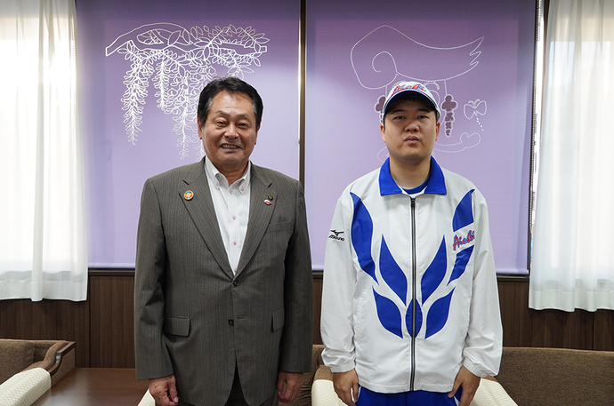 藤岡洸さんと澤田市長の写真