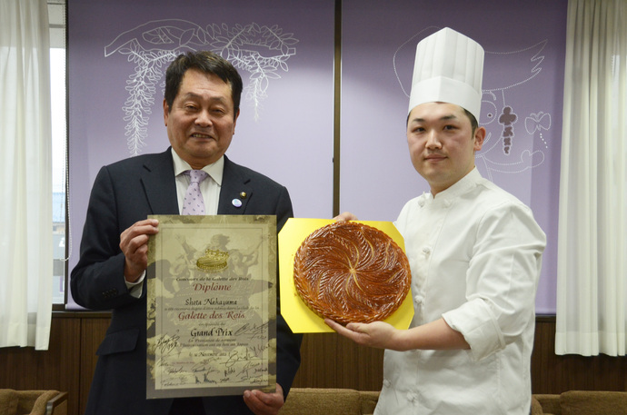 中山翔太さんと澤田市長の写真