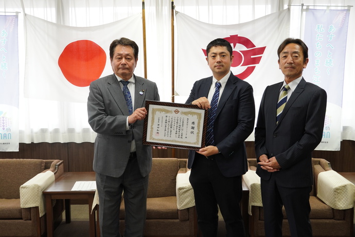 株式会社テクノフジタの方と澤田市長の写真