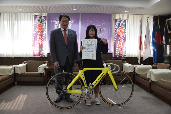 小澤かすみさんと澤田市長の写真