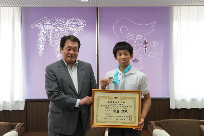 安藤理玖さんと澤田市長の写真