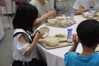 試食会の様子の写真
