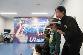 総合防災訓練でVR体験をしている様子