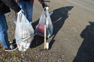 袋いっぱいのごみの写真