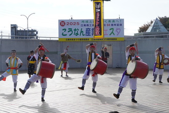 屋外ステージ発表の様子