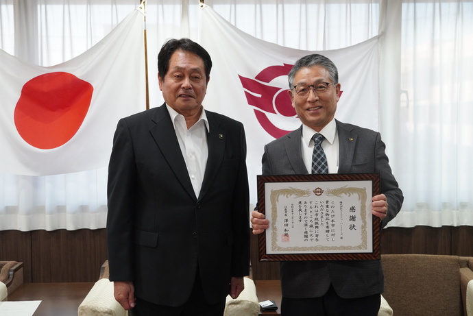 代表取締役近藤様と澤田市長の写真