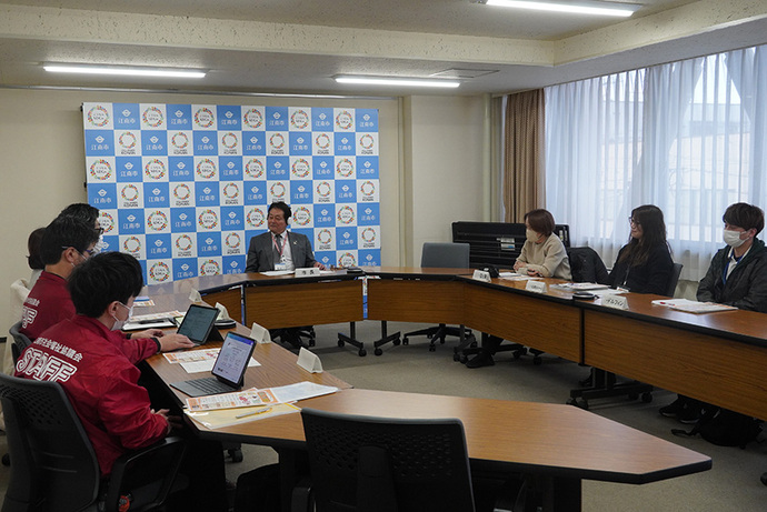 こども食堂実施団体と市長の意見交換の様子の写真