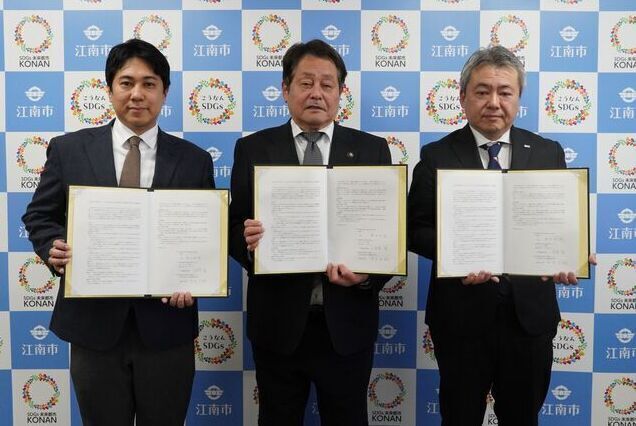 株式会社ファーストクラス　代表取締役社長小笠原さん、三井住友海上火災保険株式会社　愛知支店長　坪井さんと澤田市長の写真