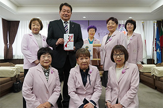 澤田市長と愛知さくらライオンズクラブの皆さんの写真