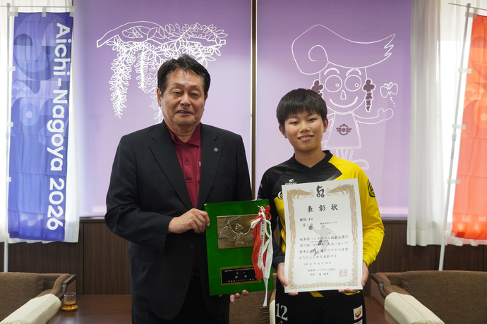 澤田市長と尾関太一さんの写真