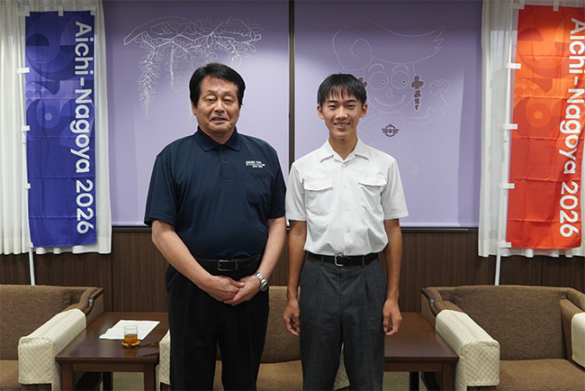 山本遼太郎さんと澤田江南市長の写真