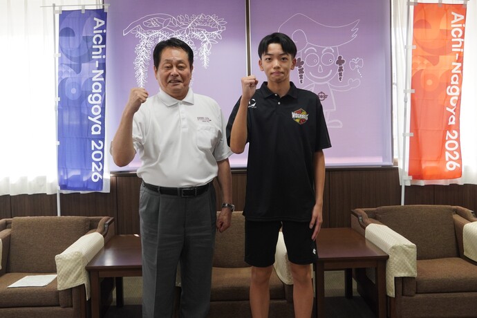 菱田梨杜さんと澤田江南市長の写真
